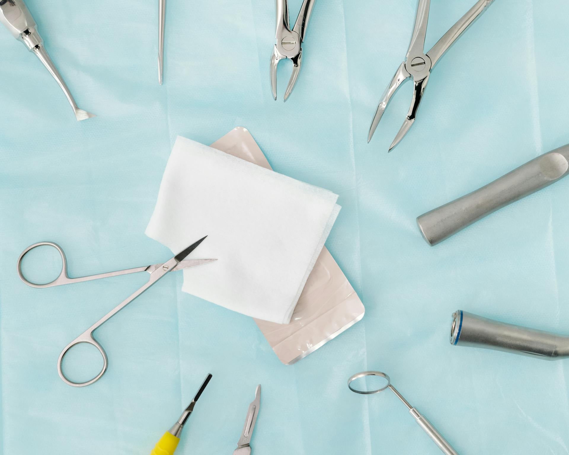 הרחבת תנוך האוזן – תהליך הרחבת פירסינג בתנוך והשלכות על מבנה העור