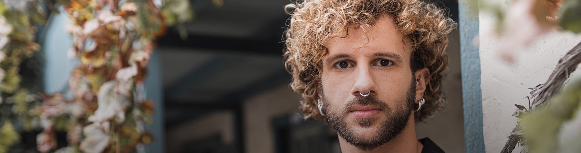 דוגמן עם עגיל ספטום