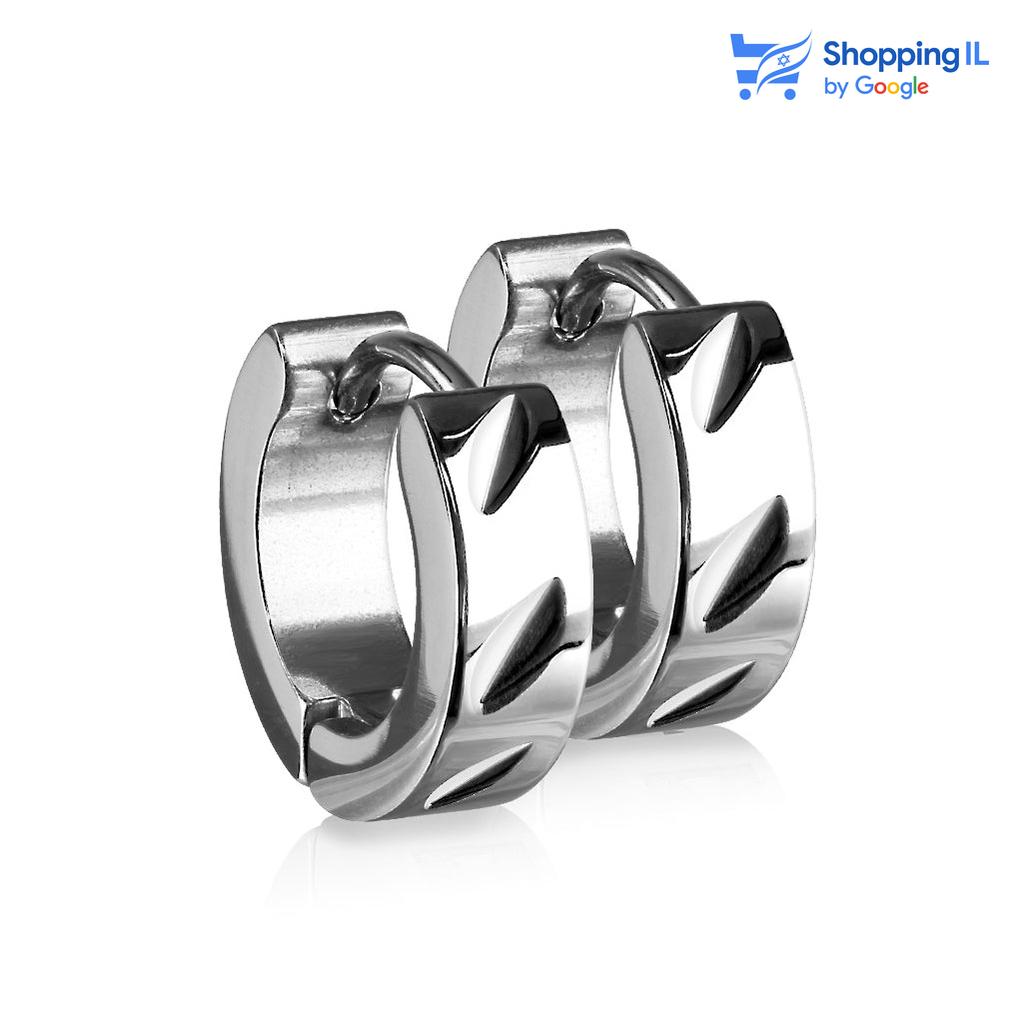 זוג עגילי טייגר -עשויים מתכת רפואית עם סגירת קליקר. העגילים בעיצוב חישוקים עם חריטות. צבע - כסף מידה - מגיע בעובי של 0.8 מ"מ  רוחב החישוק הוא 4 מ"מ | קוטר החישוק 13 מ"מ הפירסינג מיועד בעיקר לאזורים הבאים: - תנוך - כמובן שניתן לענוד את העגיל גם באזורים אחרים (: