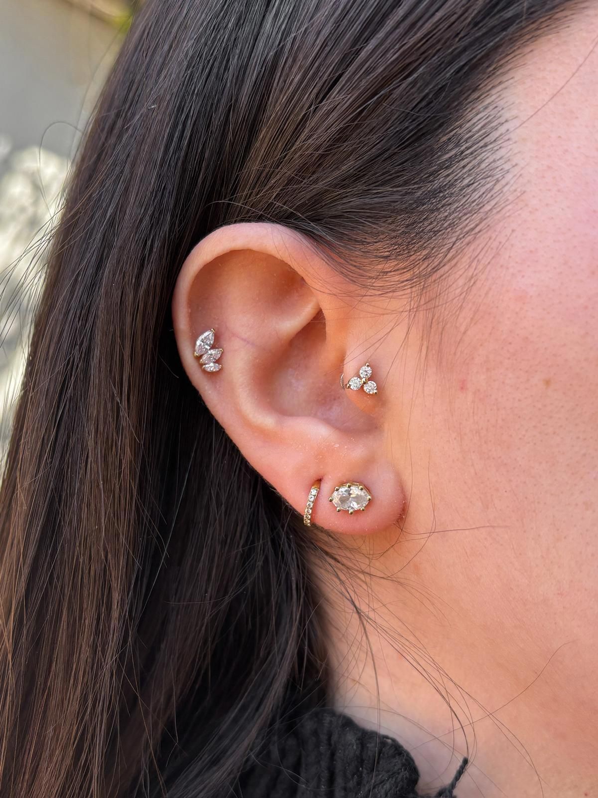 שילוב עגילי טיטניום וזהב Ear Styling פירסינג מקצועי בהוד השרון