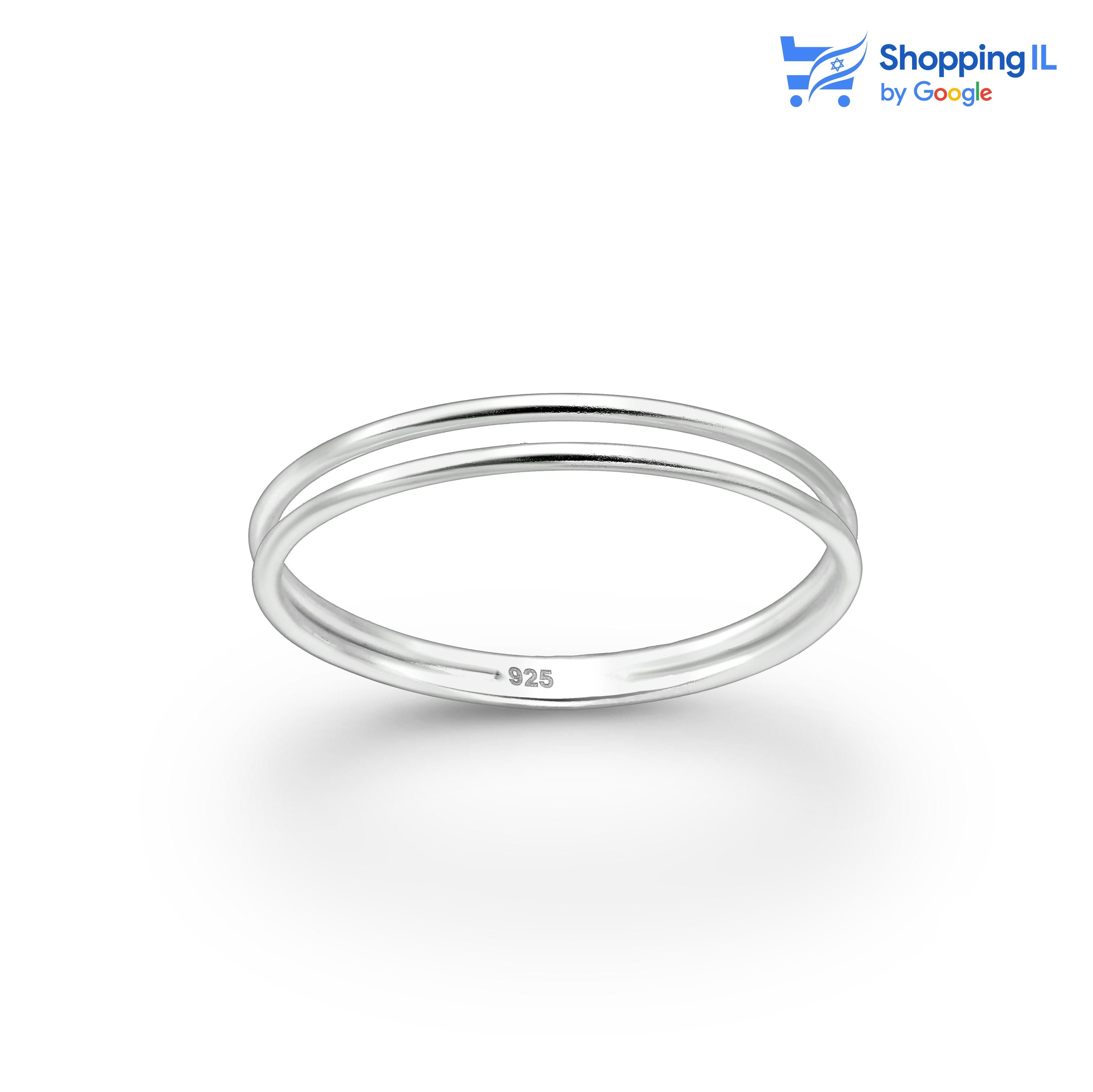 טבעת דקה ועדינה עשויה מכסף 925, מושלמת לשימוש יום-יומי או כהשלמה למראה ערב יוקרתי. הטבעת מעוצבת בקווים נקיים ומעודנים, ומתאימה לשילוב עם טבעות נוספות ליצירת מראה ייחודי ואישי.