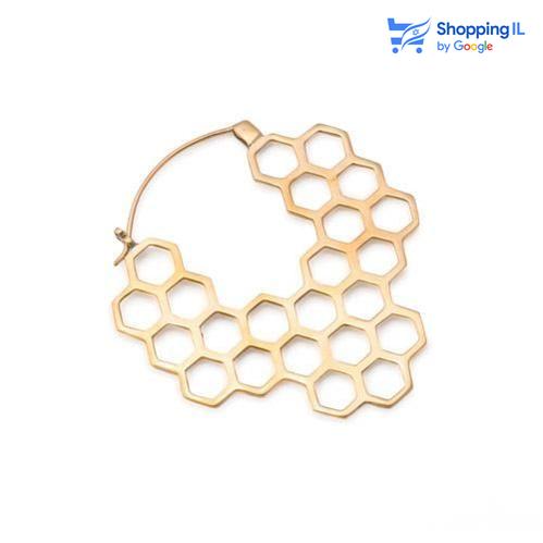 For The Planet 2.0- זוג עגילי ערב עשויים פליז הומאז' לכוורות הדבורים שכל כך חשובות לאקו סיסטם הטבעי של העולם. אנחנו לוקחים צד במאבק על שימור הטבע והעולם בו אנו חיים, כי באמת אכפת לנו, והעגילים האלה הם הדרך שלנו לעלות את המודעות לנושא.. אתם איתנו? צבע - זהב מידה - מגיע בעובי של 1 מ"מ גודל הכוורת - 47X50 מ"מ  העגיל מיועד בעיקר לאזורים הבאים: - עגילים בתנוך האוזן - כמובן שניתן לענוד את העגיל גם באזורים אחרים (: