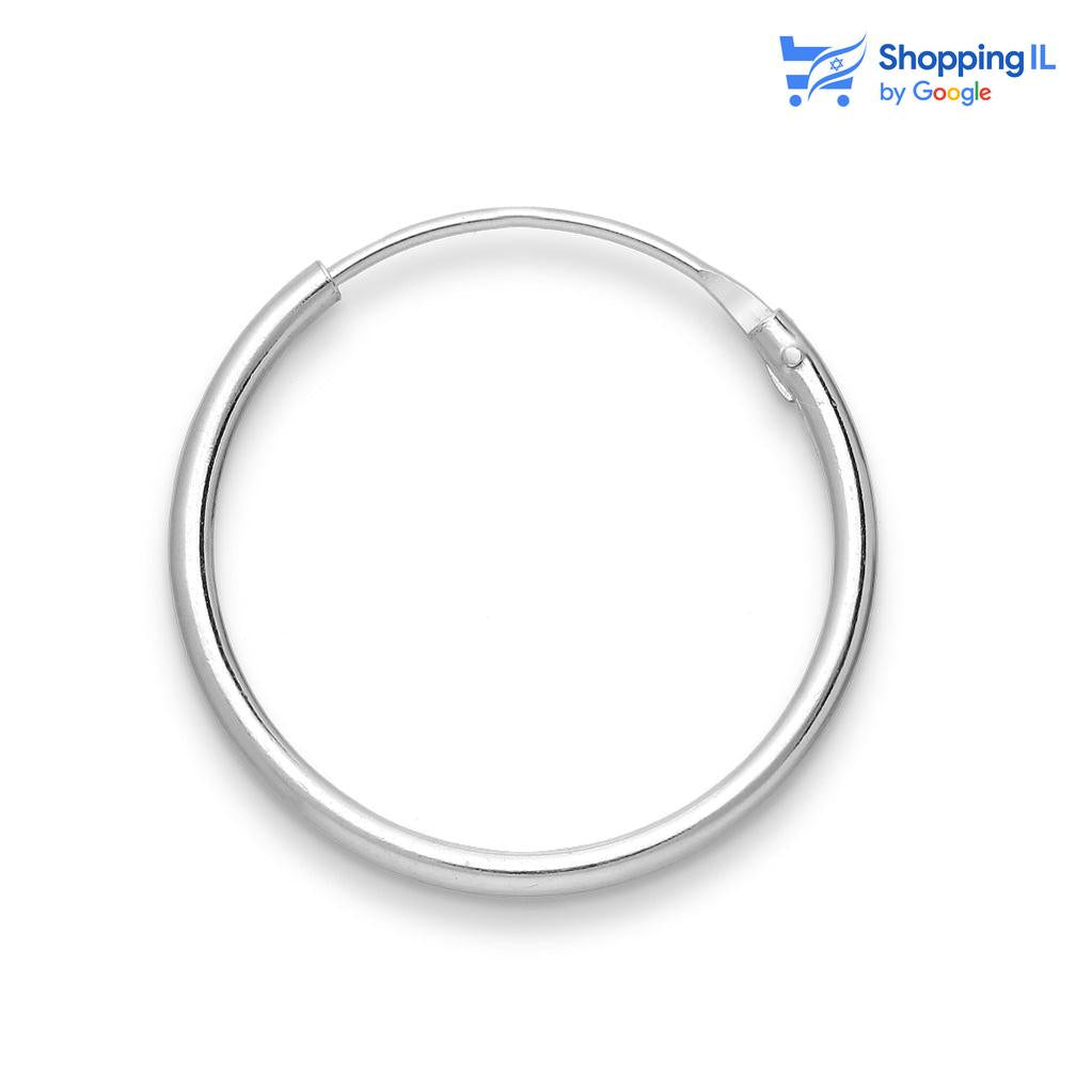 זוג עגיל תמי - זוג עגילי חישוק עשויים כסף 925. העגילים בעיצוב זוג חישוקים קלאסיים . צבע - כסף מידה - מגיע בעובי מוט של 0.8 מ"מ ובקוטר 20 מ"מ עובי חישוק 1.6 מ"מ  העגיל מיועד בעיקר לאזורים הבאים: - עגילים בתנוך האוזן