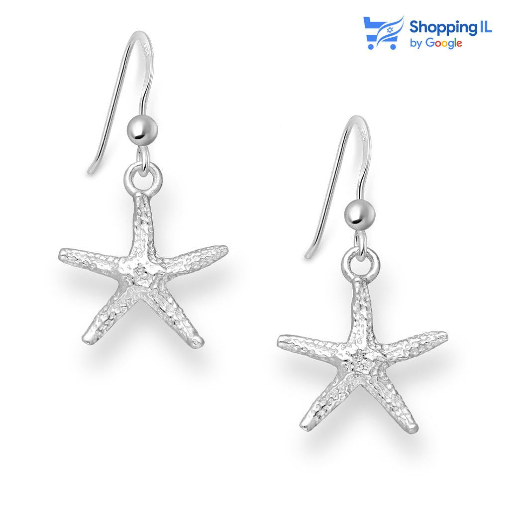 עגילי כוכב ים- זוג עגילי חישוק עשויים כסף 925. זוג עגילים קיציים  בעיצוב זוג כוכבי ים תלויים למראה מרענן. צבע - כסף מידה - מגיע בעובי 0.8 מ"מ 31 מ"מ רוחב - 15 מ"מ  העגיל מיועד בעיקר לאזורים הבאים: - עגילים בתנוך האוזן