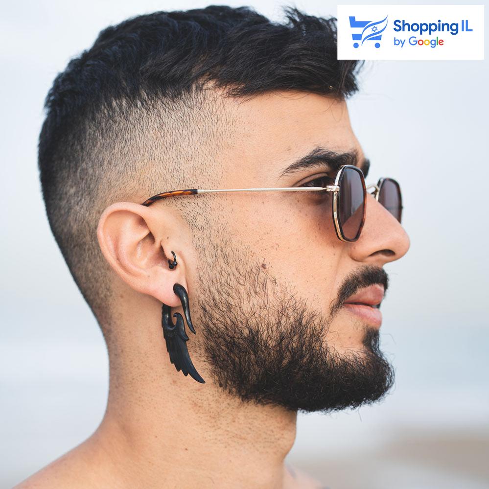 עגיל כוכב - עגיל בננה עשוי מתכת רפואית. העגיל בסגנון עגיל בננה מעוטר בכוכב. צבע - אדום שחור מידה - מגיע בעובי של 1.2 מ"מ ובאורך 10 מ"מ קוטר סוגר - 3 מ"מ  העגיל מיועד בעיקר לאזורים הבאים: - פירסינג בגבה - פירסינג רוק - פירסינג בטבור (דק במידה מהסטנדרט) - כמובן שניתן לענוד את העגיל גם באזורים אחרים (: