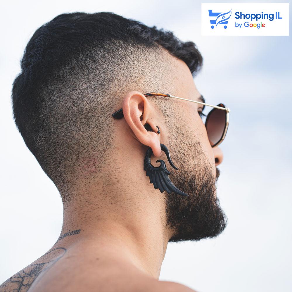 עגיל כוכב - עגיל בננה עשוי מתכת רפואית. העגיל בסגנון עגיל בננה מעוטר בכוכב. צבע - אדום שחור מידה - מגיע בעובי של 1.2 מ"מ ובאורך 10 מ"מ קוטר סוגר - 3 מ"מ  העגיל מיועד בעיקר לאזורים הבאים: - פירסינג בגבה - פירסינג רוק - פירסינג בטבור (דק במידה מהסטנדרט) - כמובן שניתן לענוד את העגיל גם באזורים אחרים (: