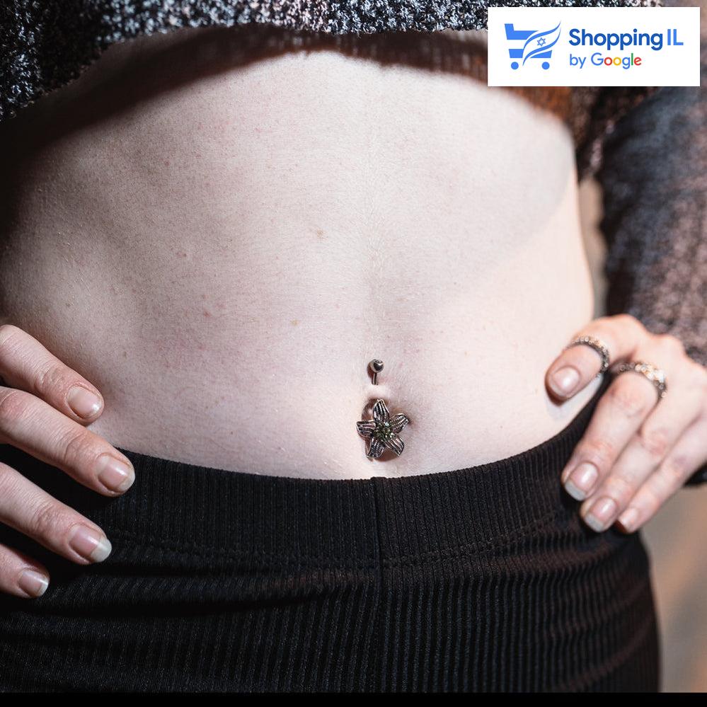 עגיל לטבור איזבלה-  עשוי מתכת רפואית. העגיל בעיצוב פרח ים משובץ זירקונים. צבע - כסוף מידה - מגיע בעובי של 1.6 מ"מ ובאורך 10 מ"מ קוטר סוגר - 5 מ"מ  העגיל מיועד בעיקר לאזורים הבאים: - פירסינג בטבור - כמובן שניתן לענוד את העגיל גם באזורים אחרים (: