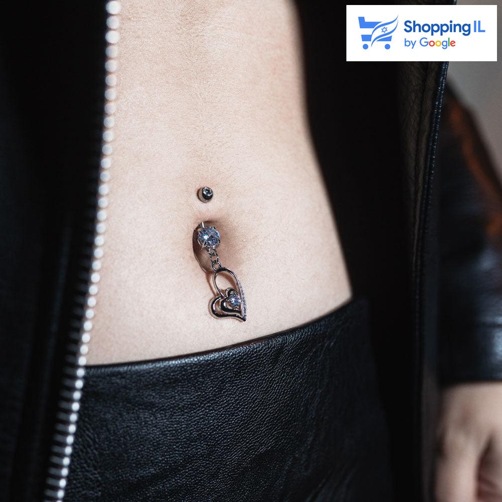 עגיל לטבור לב כפול  - עשוי מתכת רפואית. העגיל בעיצוב עגיל בננה משובץ זירקונים עם תליון לב כפול מקולקציית #Mon Coeur. צבע - כסוף מידה - מגיע בעובי של 1.6 מ"מ ובאורך 10 מ"מ קוטר סוגר - 5 מ"מ  העגיל מיועד בעיקר לאזורים הבאים: - פירסינג בטבור