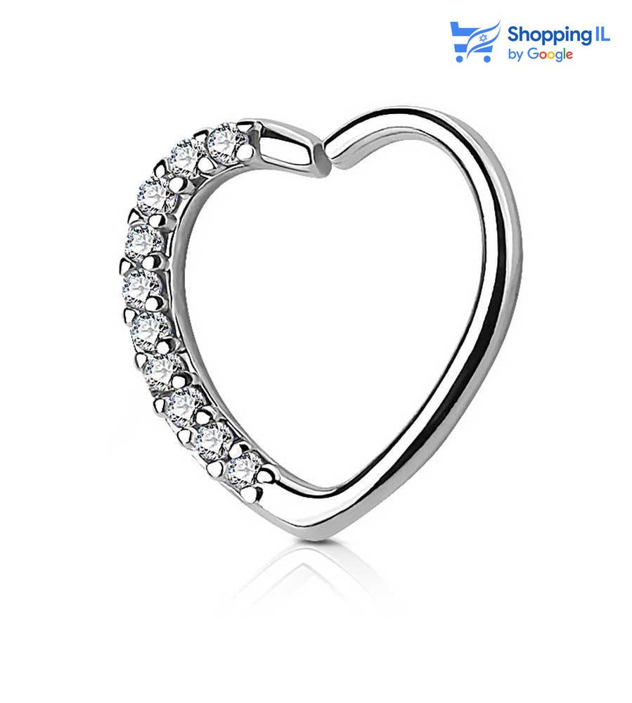עגיל לב משובץ זירקונים  - עשוי מתכת רפואית , סגירת החישוק מתבצעת בעזרת כיפוף לאחד הצדדים. העגיל בעיצוב עגיל לב משובץ בחציו באבני זירקון. צבע - כסוף מידה - מגיע בעובי של 1.2 מ"מ ובקוטר 10 מ"מ  העגיל מיועד בעיקר לאזורים הבאים: - פירסינג דיית' - כמובן שניתן לענוד את העגיל גם באזורים אחרים (: