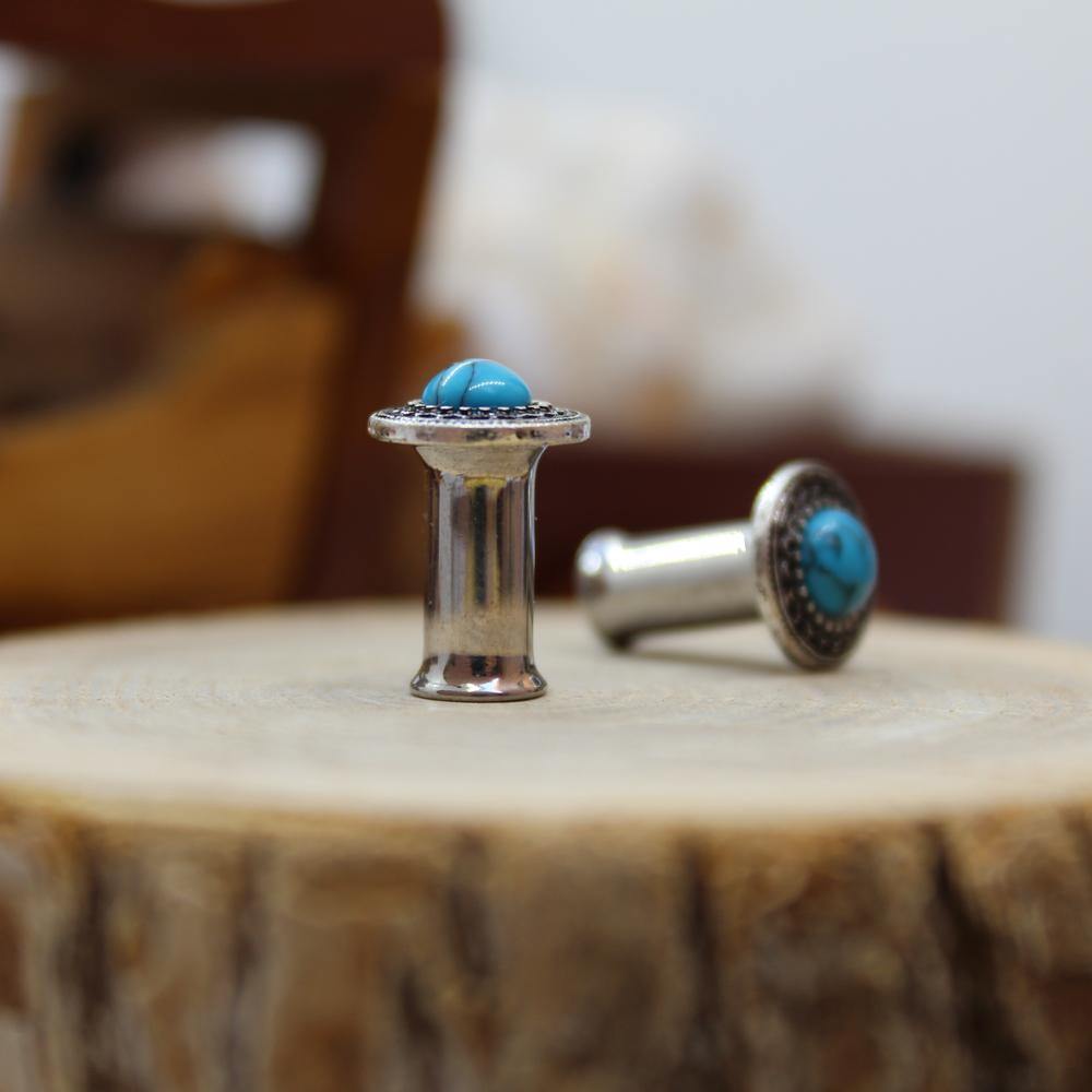 הרחבת Atlas Plug - עשויה מתכת רפואית. הרחבת פלאג פלייר בעיצוב מגן משובץ אבן טורקיז. צבע - טורקיז מידה - מגיע בקוטר 10 מ"מ