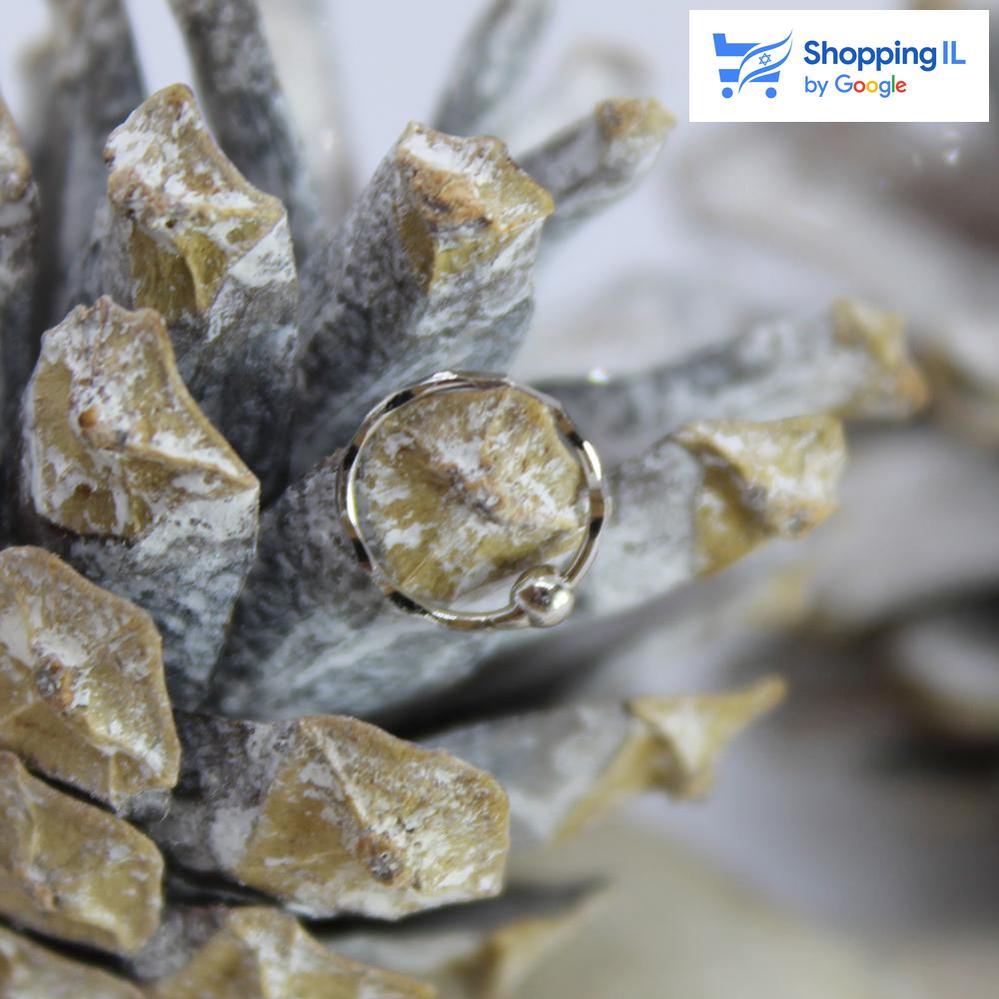 חישוק מרסי - חישוק דמוי לחץ עשוי זהב לבן 14K העגיל בעיצוב נזם דק ומסולסל. צבע - זהב לבן 14 קראט מידה - מגיע בעובי של 0.8 מ"מ ובקוטר 7/9  מ"מ  העגיל מיועד בעיקר לאזורים הבאים: - פירסינג נזם - הליקס שנעשה בעזרת אקדח