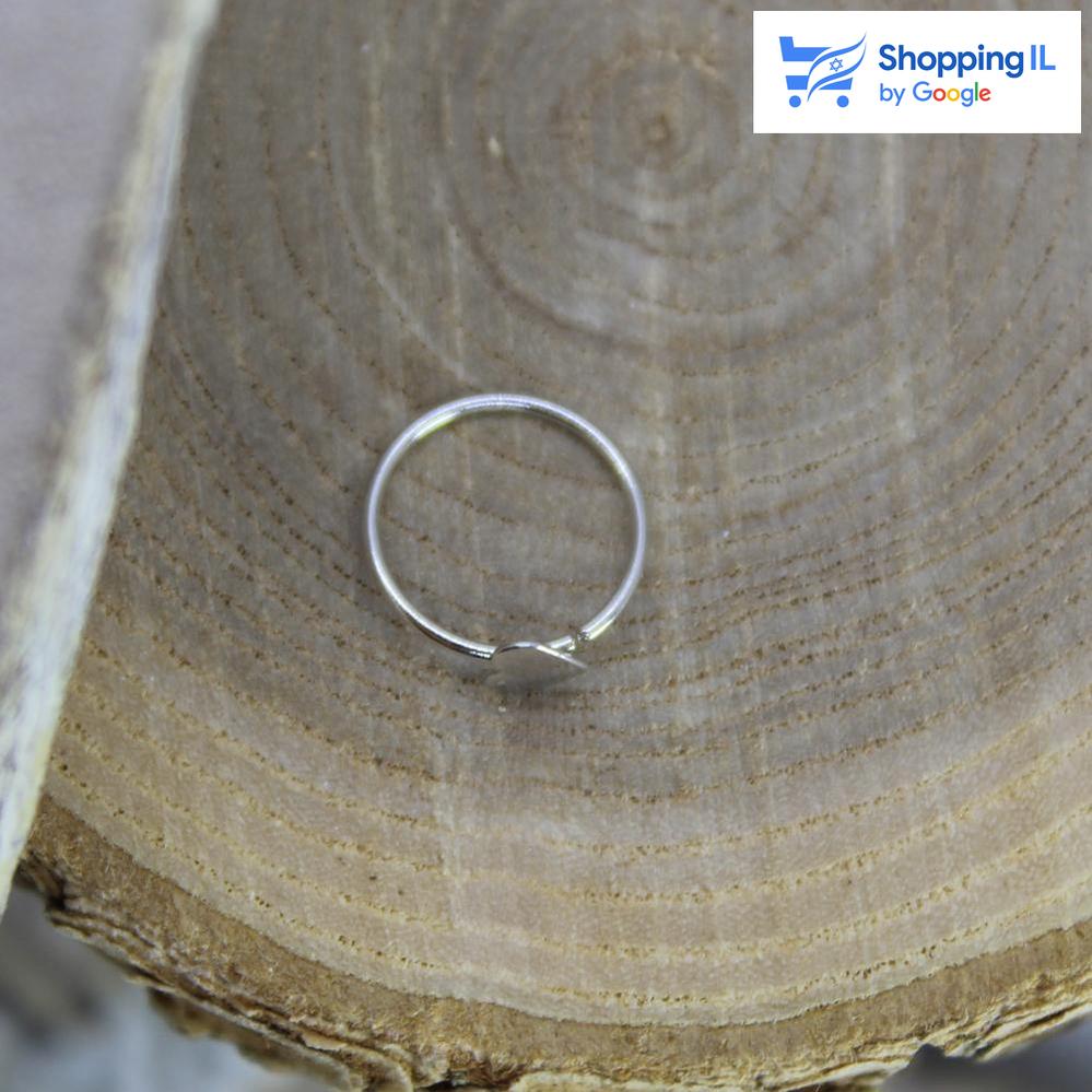 חישוק ברי - חישוק עשוי זהב לבן 14K העגיל בעיצוב חישוק נזם עם לב במרכז העגיל. צבע - זהב לבן 14 קראט מידה - מגיע בעובי של 0.8  מ"מ ובקוטר 7 מ"מ  העגיל מיועד בעיקר לאזורים הבאים: - נזם - הליקס שנעשה בעזרת אקדח - פירסינג רוק (דק)