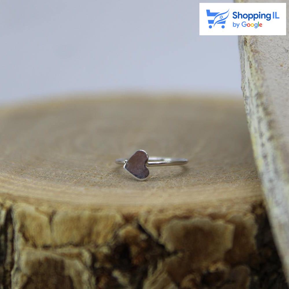 חישוק ברי - חישוק עשוי זהב לבן 14K העגיל בעיצוב חישוק נזם עם לב במרכז העגיל. צבע - זהב לבן 14 קראט מידה - מגיע בעובי של 0.8  מ"מ ובקוטר 7 מ"מ  העגיל מיועד בעיקר לאזורים הבאים: - נזם - הליקס שנעשה בעזרת אקדח - פירסינג רוק (דק) LABASS