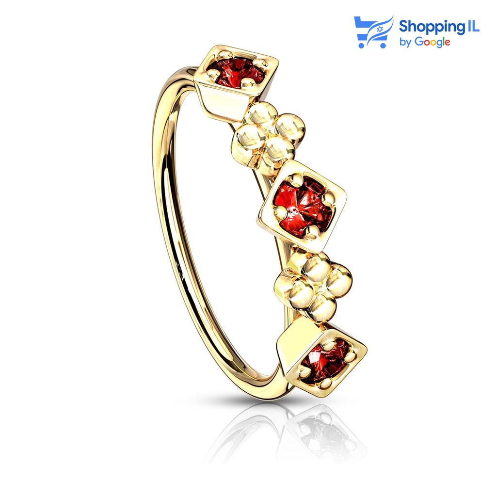 חישוק תלתן - עגיל חישוק פתוח עשוי מתכת רפואית מצופה זהב 14 קראט, סגירת החישוק מתבצעת בעזרת כיפוף. העגיל בעיצוב סט זירקונים בצבעים שונים עם עלי תלתן המפרידים ביניהם צבע - כחול, אדום מידה - מגיע בעובי של 0.8  מ"מ ובקוטר 8 מ"מ  העגיל מיועד בעיקר לאזורים הבאים: - פירסינג נזם - הליקס דק שנעשה בעזרת אקדח - רוק פירסינג - כמובן שניתן לענוד את העגיל גם באזורים אחרים (: