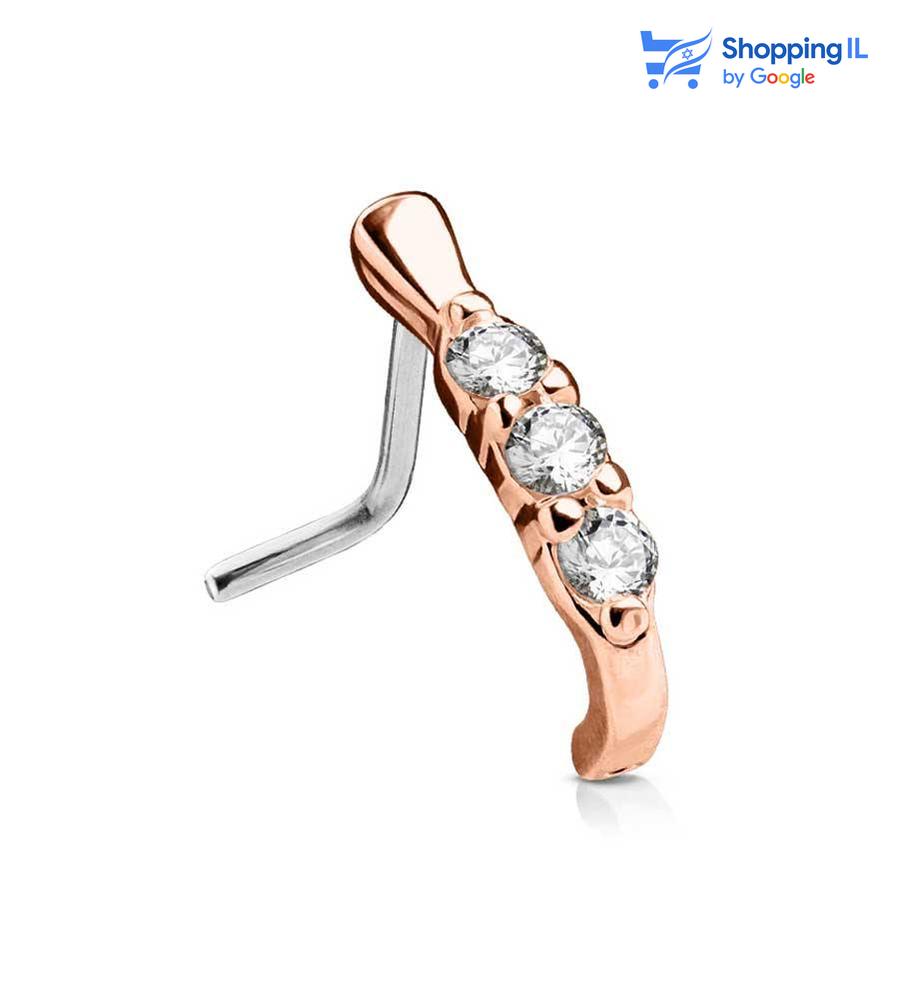 עגיל נזם שלושת הזירקונים - עשוי מתכת רפואית מצופה בזהב רוז. העגיל בעיצוב חובק ומשובץ שלושה אבני זירקון במרכז העגיל (המוט אינו מצופה בזהב) צבע - זהב רוז מידה - מגיע בעובי של 0.8 מ"מ ובאורך 6 מ"מ  העגיל מיועד בעיקר לאזורים הבאים: - פירסינג נזם