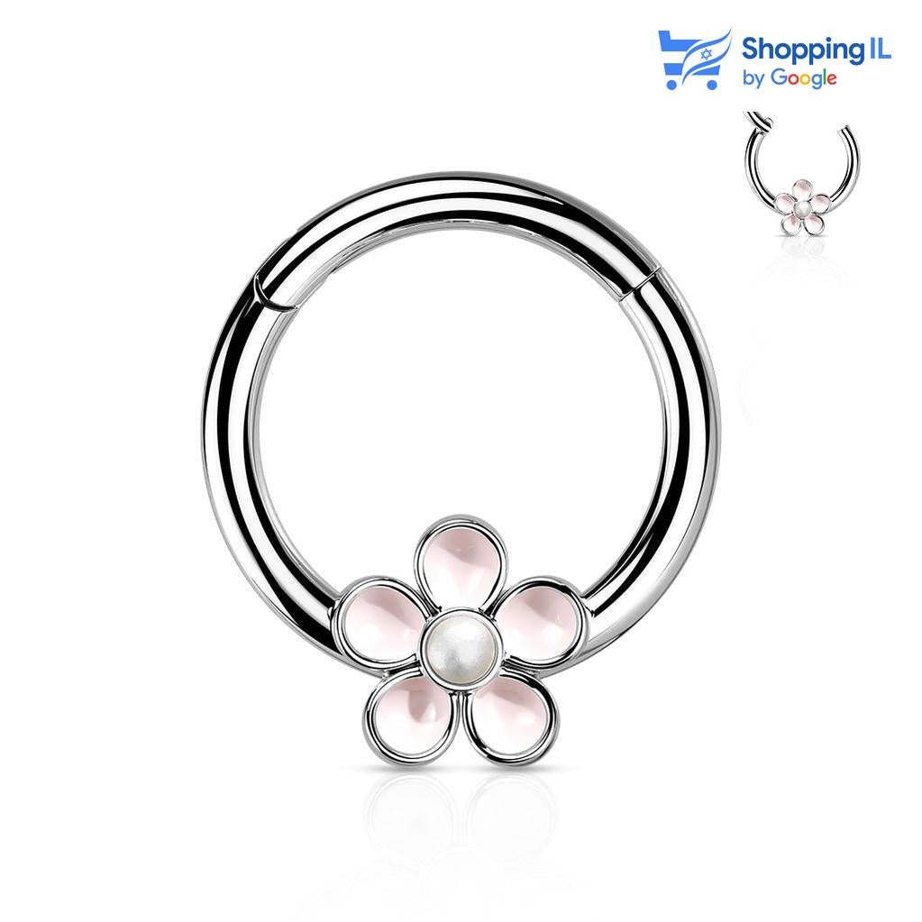 חישוק חרצית - עגיל חישוק עם סיגרת קליקר עשוי מתכת רפואית. העגיל בעיצוב חישוק קליקר עם פרח אמייל במרכז צבע- כסף מידה - מגיע בעובי של 1.2 מ"מ ובקוטר 8 מ"מ  העגיל מיועד בעיקר לאזורים הבאים: - פירסינג ספטום - פירסינג הליקס - כמובן שניתן לענוד את העגיל גם באזורים אחרים (:
