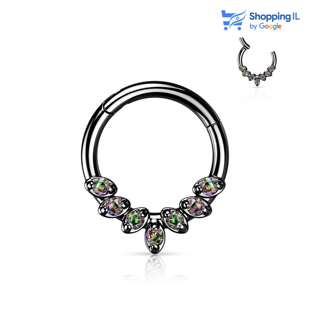 חישוק דיוק- עגיל חישוק עם סיגרת קליקר עשוי מתכת רפואית. העגיל בעיצוב חישוק קליקר משובץ 7 אבני זירקון בעיצוב מיוחד צבע- כסף, שחור ארגן מידה - מגיע בעובי של 1.2 מ"מ ובקוטר 8 מ"מ  העגיל מיועד בעיקר לאזורים הבאים: - פירסינג ספטום - פירסינג הליקס - כמובן שניתן לענוד את העגיל גם באזורים אחרים (: