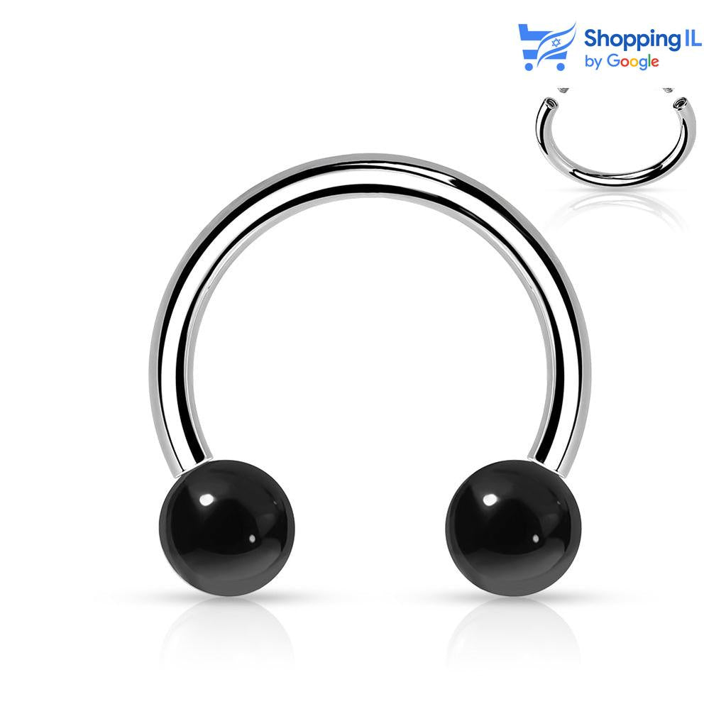 עגיל פרסת האבן חו- עגיל פרסה עשוי מתכת רפואית . עגיל פרסה משובץ זוג אבני חן בהברגה פנימית. משובץ אבני: היולייט | עין הנמר | אגט | רוז קוורץ | סודלייט. צבע - לבן מידה - מגיע בעובי 1.2 מ"מ ובאורך 10 מ"מ קוטר סוגרים - 4 מ"מ  העגיל מיועד בעיקר לאזורים הבאים: - פירסינג בפיטמה - פירסינג ספטום - פירסינג בטבור - פירסינג הליקס - כמובן שניתן לענוד את העגיל גם באזורים אחרים (: